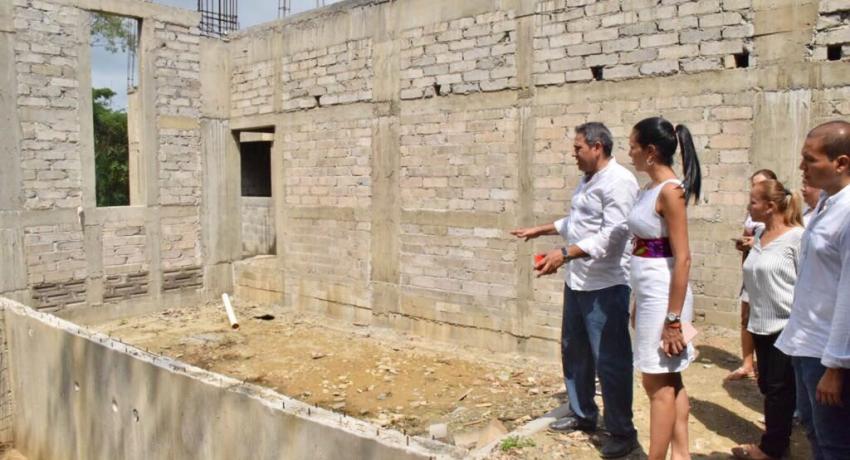 Lizette Tapia y Francisco Solis