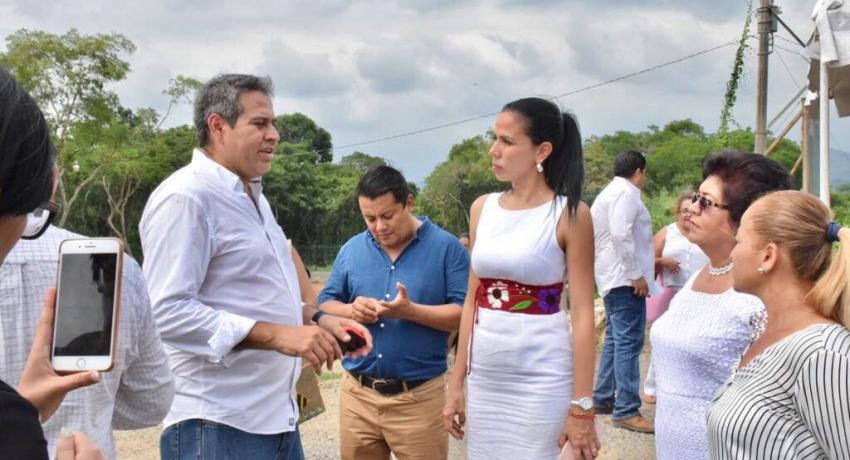 Lizette Tapia y Francisco Solis