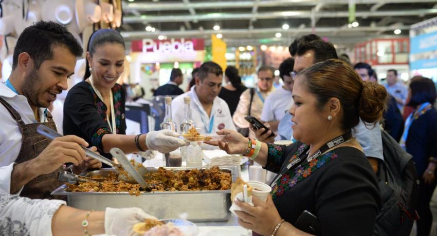 ZIHUATANEJO TIANGUIS TURÍSTICO