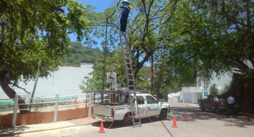 OTRO COMPROMISO CUMPLIDO: SE COLOCARON MÁS DE 100 LUMINARIAS EN LA COLONIA LA MADERA Y EL PARQUE LINEAL