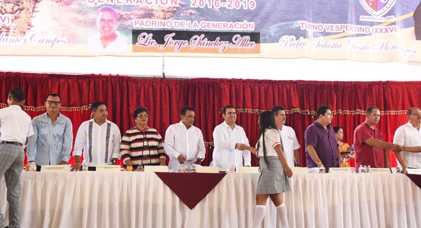 JSA, PADRINO DE GENERACIÓN DE SECUNDARIA EVA SÁMANO DE LÓPEZ MATEOS