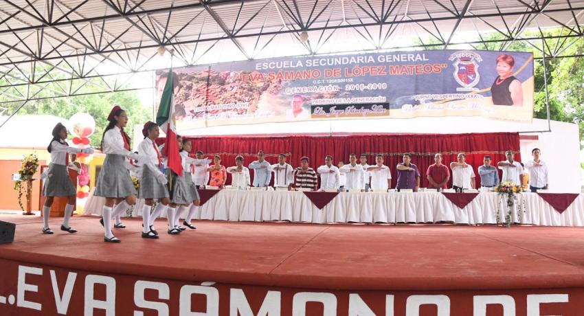 JSA, PADRINO DE GENERACIÓN DE SECUNDARIA EVA SÁMANO DE LÓPEZ MATEOS