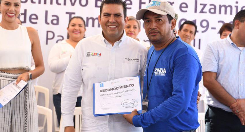 PRESIDENTE JSA LOGRA DISTINTIVO BLUE FLAG 2019-2020 PARA PLAYA EL PALMAR I Y II DE IXTAPA