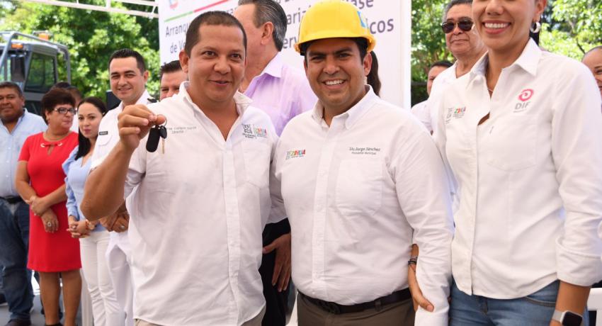 Presidente JSA arranca Programa “Zihua Brilla” para iluminar el destino al 100 por ciento