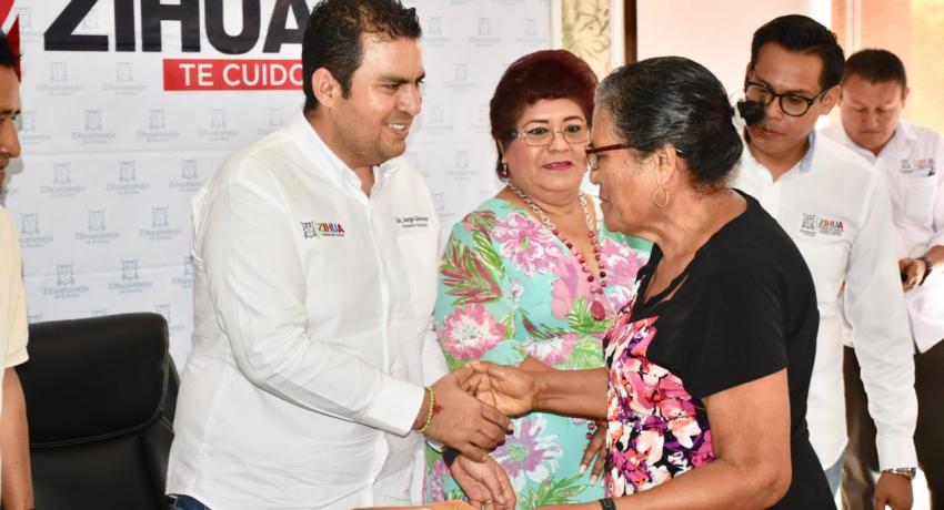 Alcalde JSA apoya a grupo de 15 personas con entrega de actas del Registro Civil gratuitas