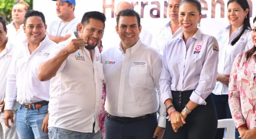 Alcalde JSA fortalece trabajo de la CAPAZ con entrega de vehículos, uniformes y herramientas