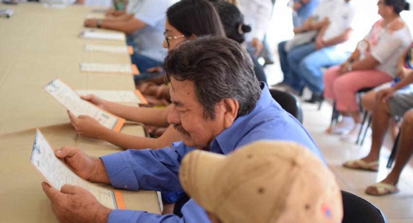 Alcalde JSA apoya a grupo de 15 personas con entrega de actas del Registro Civil gratuitas