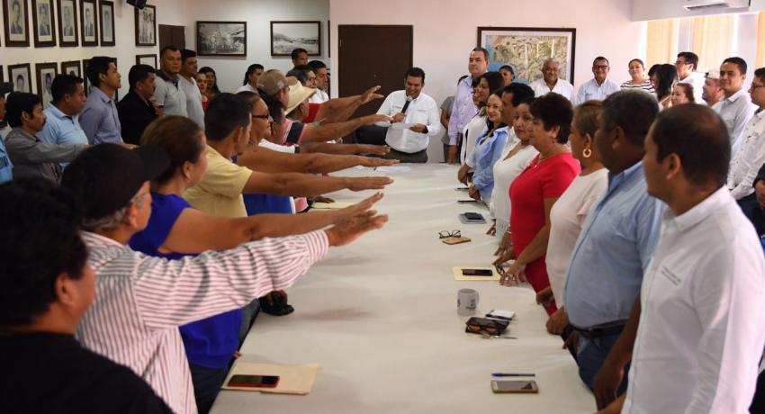 Presidente JSA toma protesta y entrega constancias a comisarios municipales