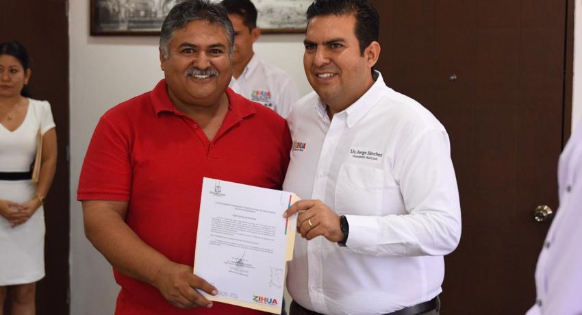 Presidente JSA toma protesta y entrega constancias a comisarios municipales