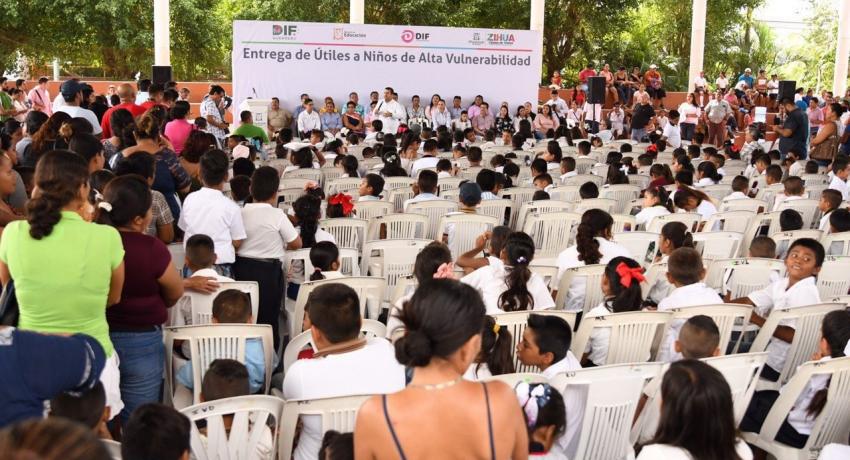 Entregan útiles escolares a más de 1600 niños
