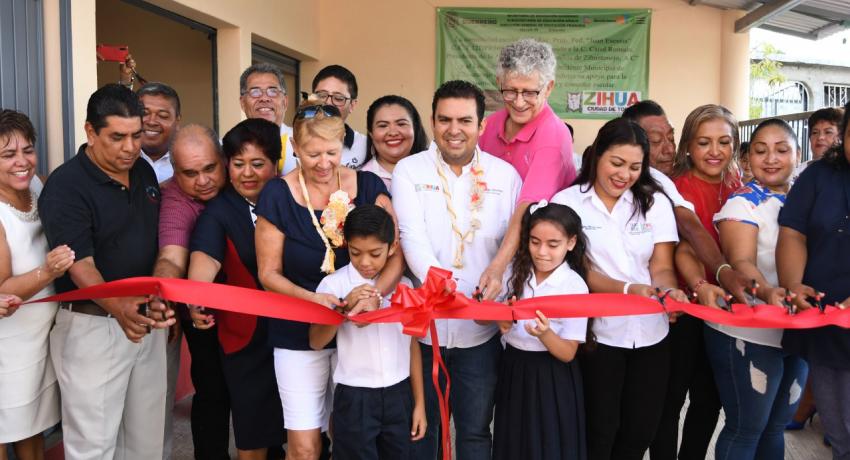 entrega obras en tres escuelas