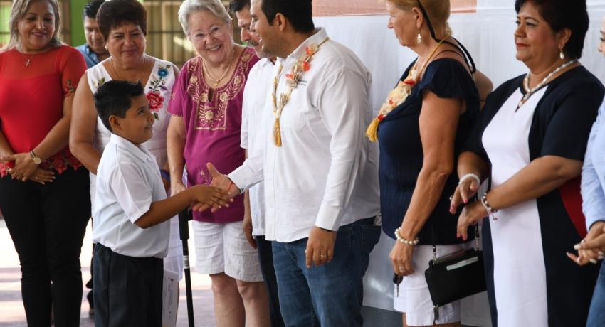entrega obras en tres escuelas