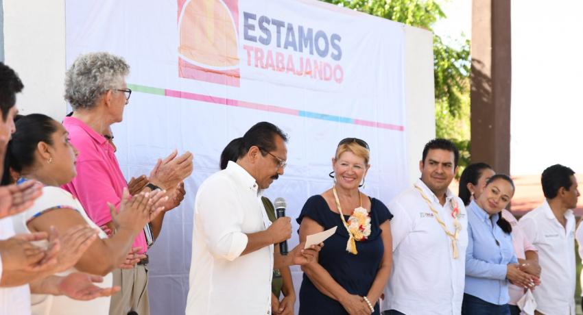 entrega obras en tres escuelas