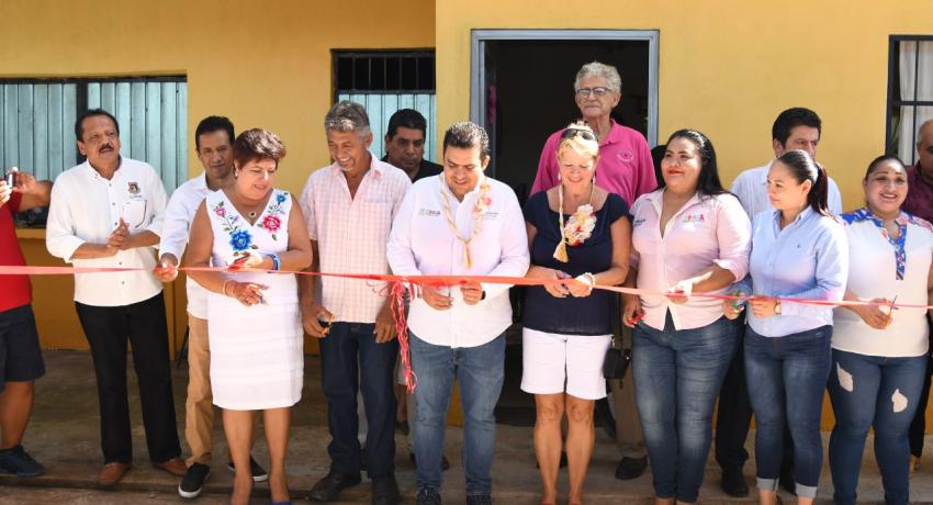 entrega obras en tres escuelas