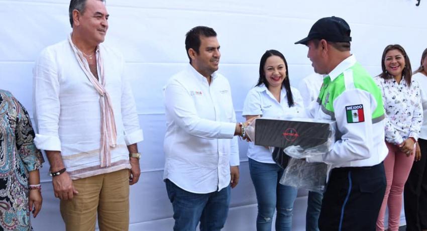 Entrega de uniformes