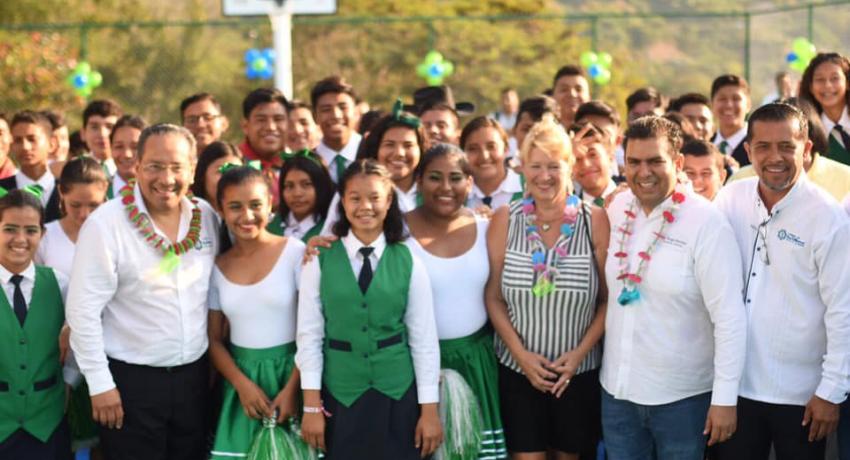 presidente recibe reconocimiento estatal 