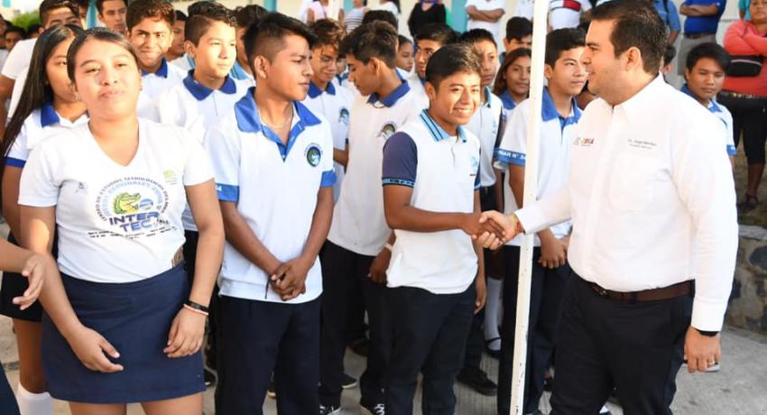 JSA ilumina todo el acceso y electrifica las instalaciones del Cetmar 34