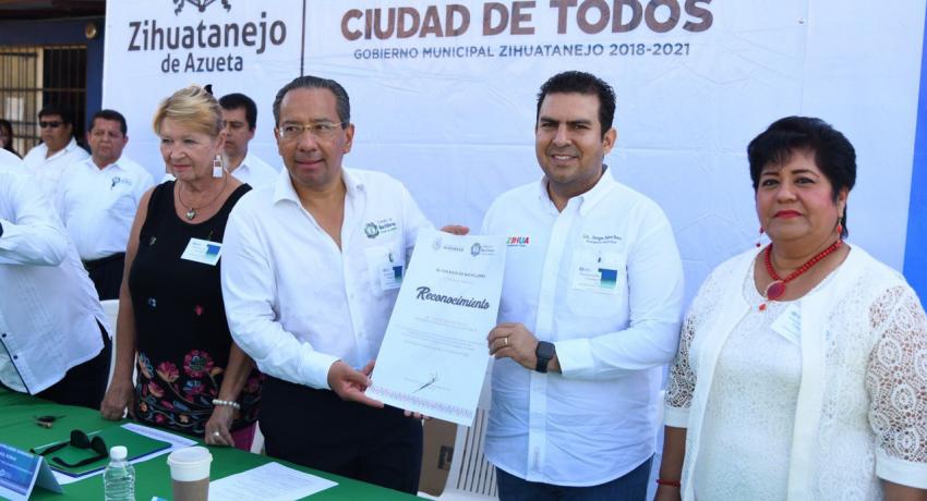  Jorge Sánchez Allec recibe reconocimiento