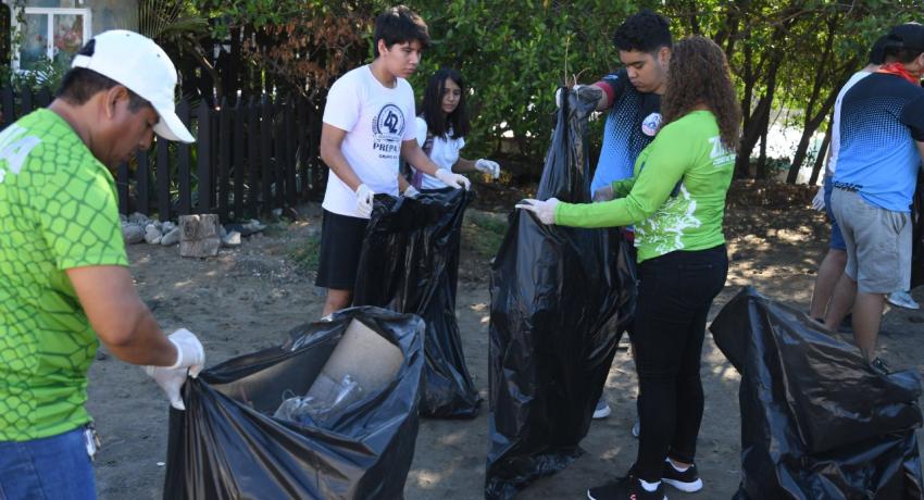 limpieza en las salinas