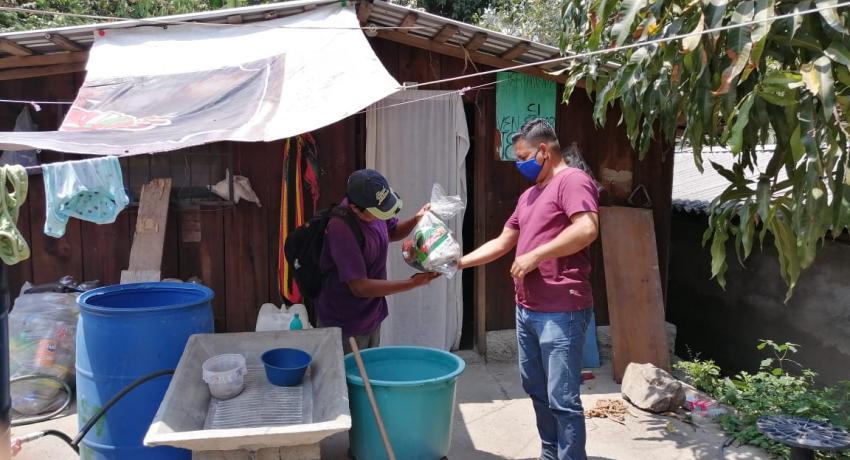 Entrega de apoyos a miles de familias zihuatanejenses.