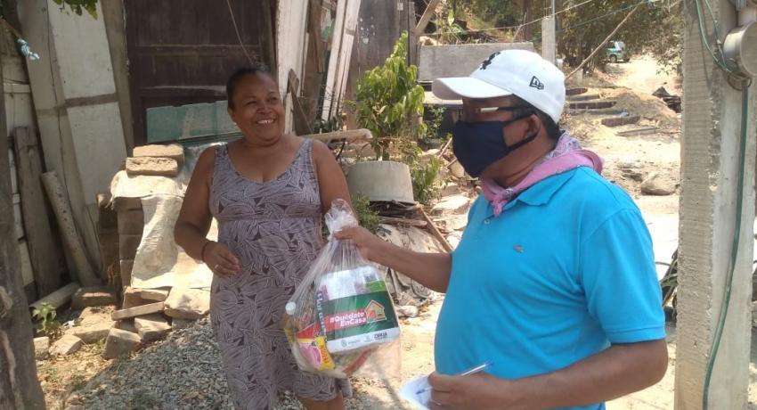 Entrega de apoyos a miles de familias zihuatanejenses.