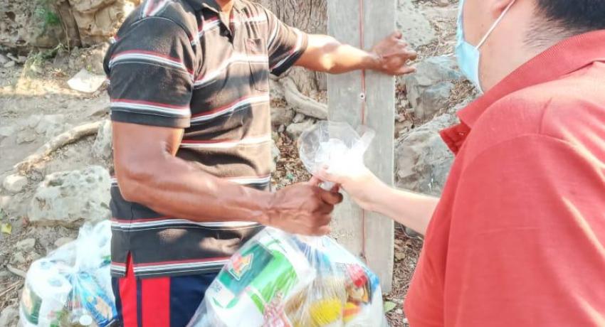 Entrega de apoyos a miles de familias zihuatanejenses.