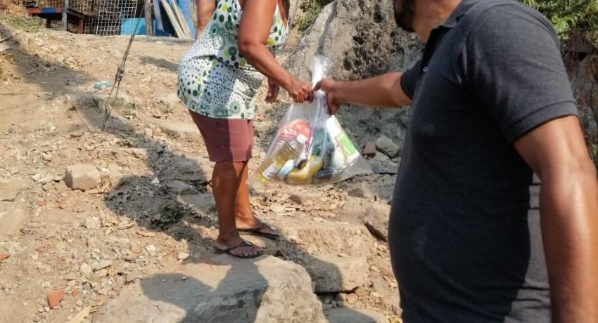 Entrega de apoyos a miles de familias zihuatanejenses.