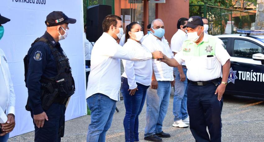 Entrega patrullas a Seguridad Pública