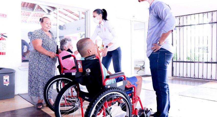 DIF Zihuatanejo continúa apoyando a quienes más lo necesitan