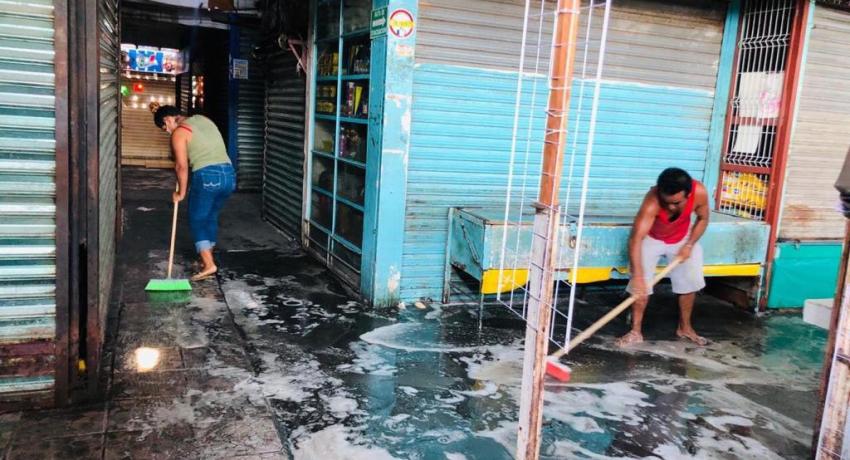Mercado municipal cerrado para sanitizar