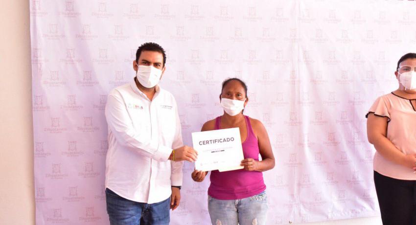40 familias recibieron su certificado para construcción de cuartos