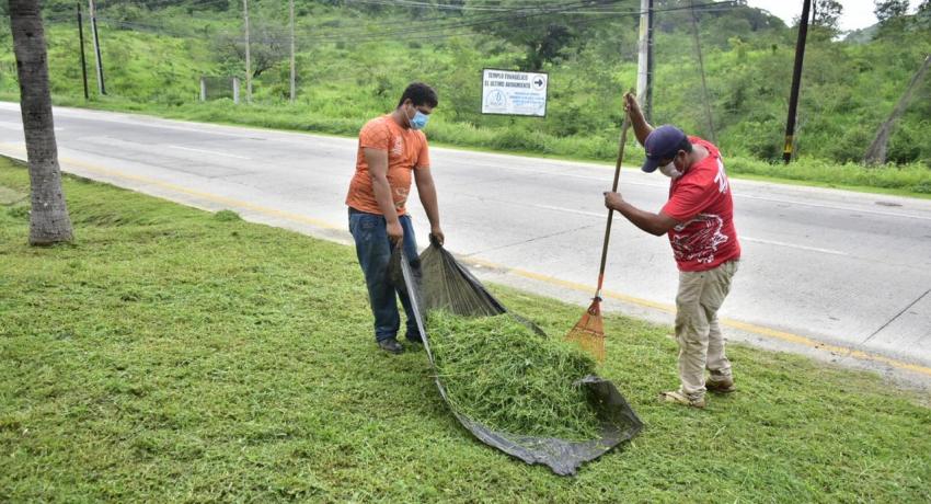 trabajos de limpieza en bulevar Aeropuerto