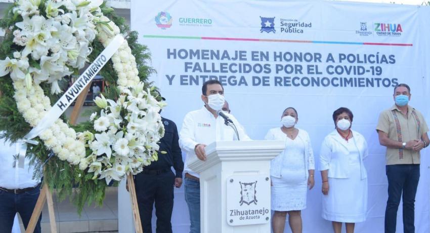 Homenaje a policías que fallecieron por Covid-19