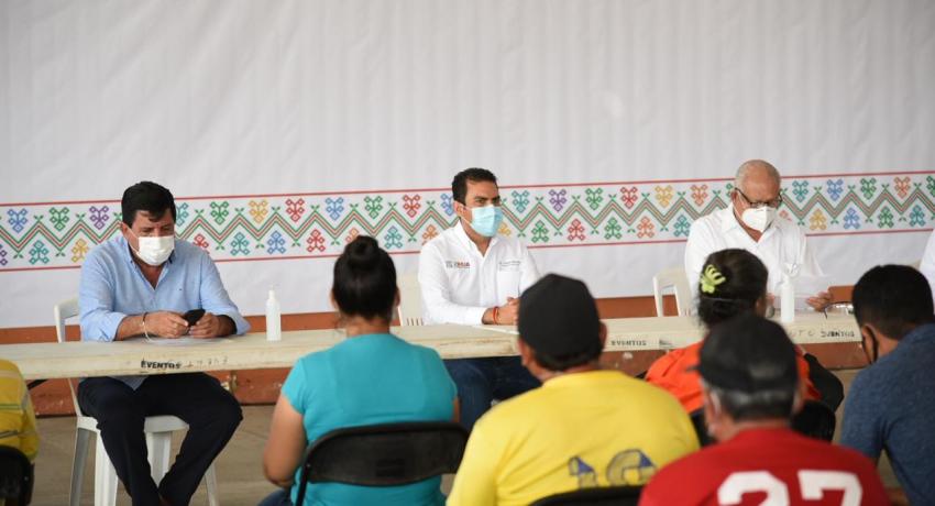 Entregan apoyos a buzos