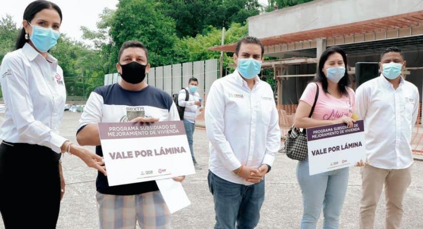 Entrega de apoyos a familias 