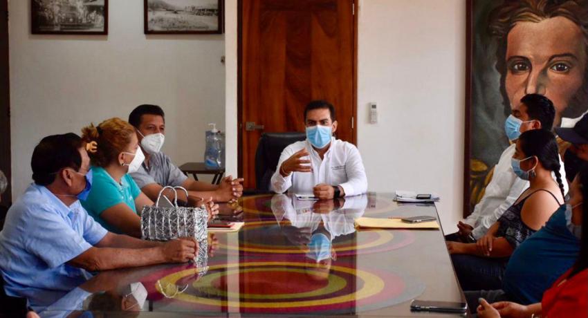 Restauranteros y prestadores de servicios de La Isla