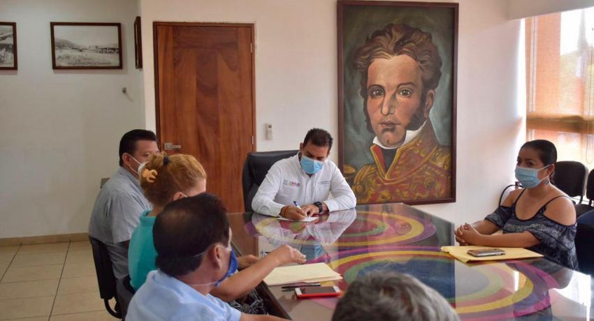 Restauranteros y prestadores de servicios de La Isla