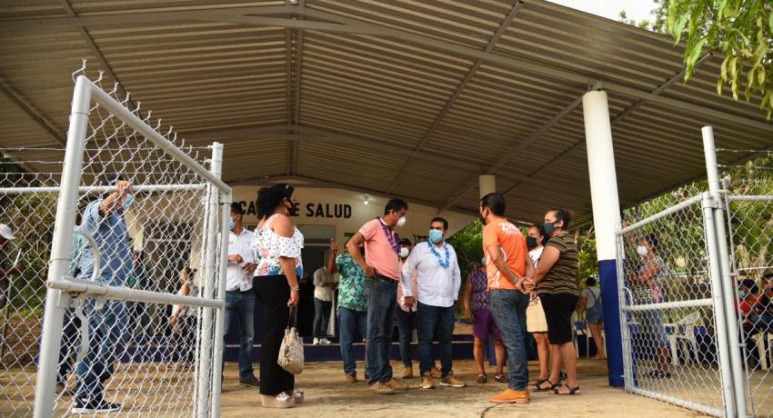 Entrega de cancha techada en el posquelite