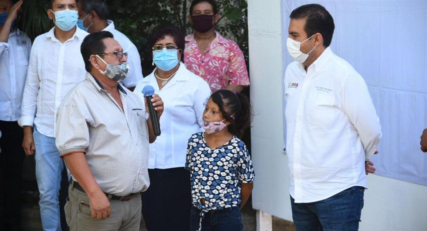 Cumple otro compromiso más en Zihuatanejo.