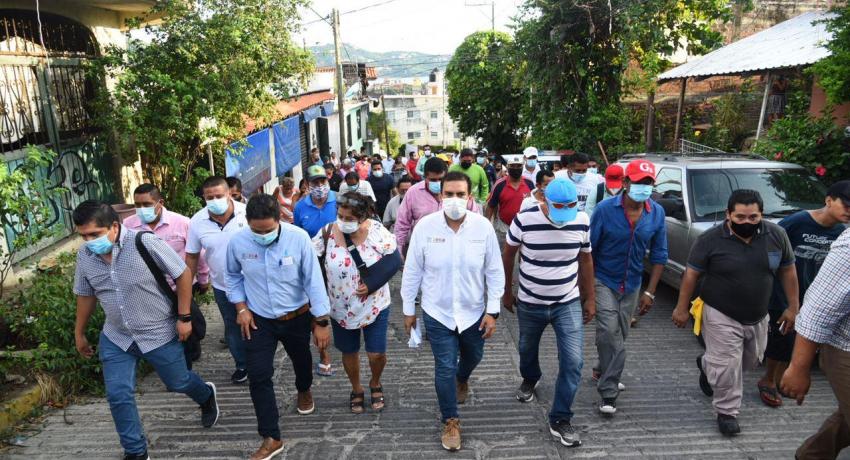 Cumple otro compromiso más en Zihuatanejo.