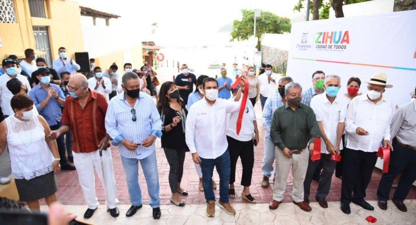 Entrega de acceso a playa la madera