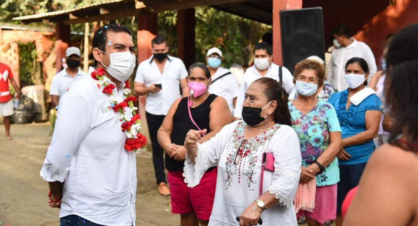El Coacoyul con el arranque de una nueva pavimentación