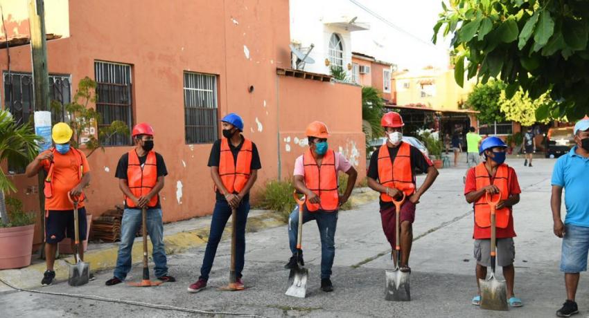 Arranca pavimentación de calle Río Mezcala