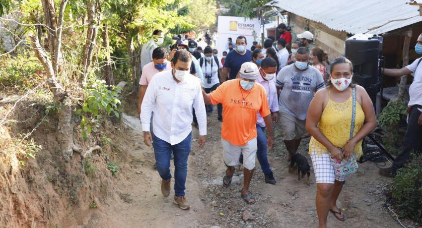 Buena Vista para dar el banderazo de arranque de la calle mejor conocida como El Cerrito.