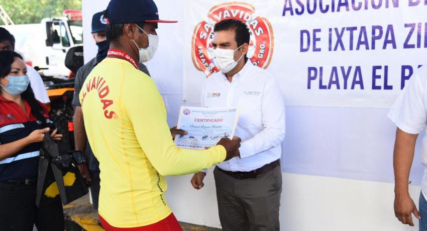 Apoyo a salvavidas de Zihuatanejo