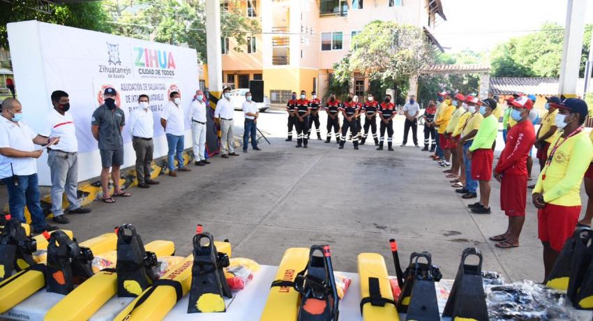 Apoyo a salvavidas de Zihuatanejo