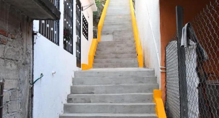 Andadores en las colonias La Laja y 16 de Mayo