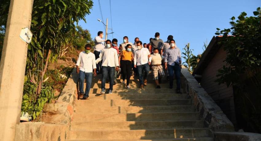 Andadores en las colonias La Laja y 16 de Mayo