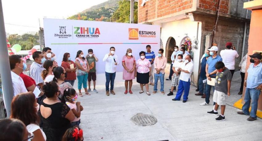 Andadores en las colonias La Laja y 16 de Mayo