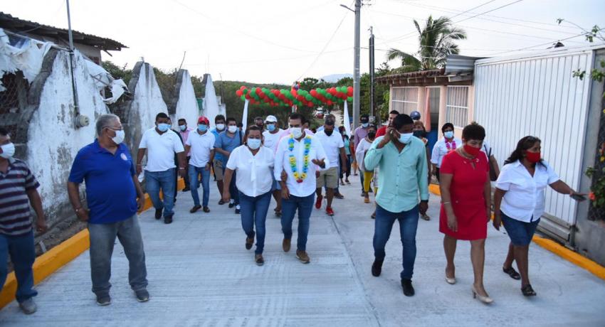 Mano con Mano en la comunidad de Los Llanitos